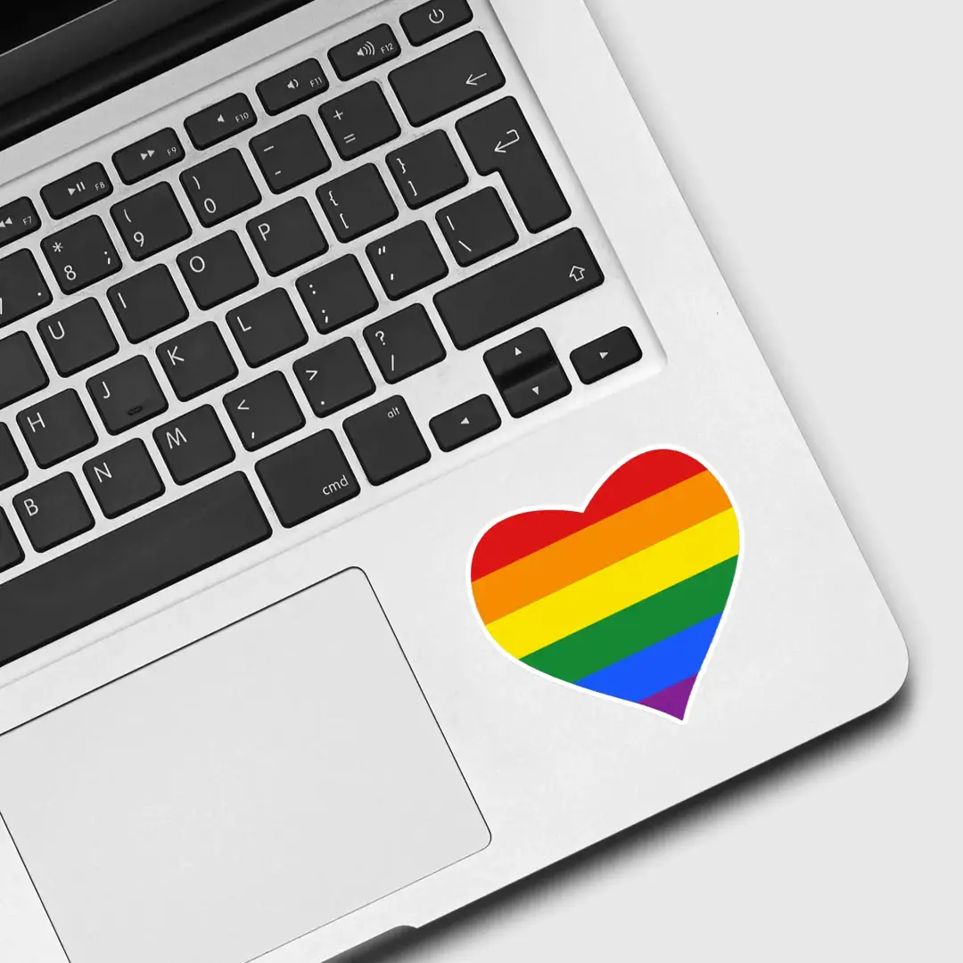 Pegatina de bandera del orgullo en forma de corazón