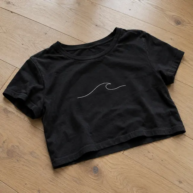 Crop top con ola — Negro