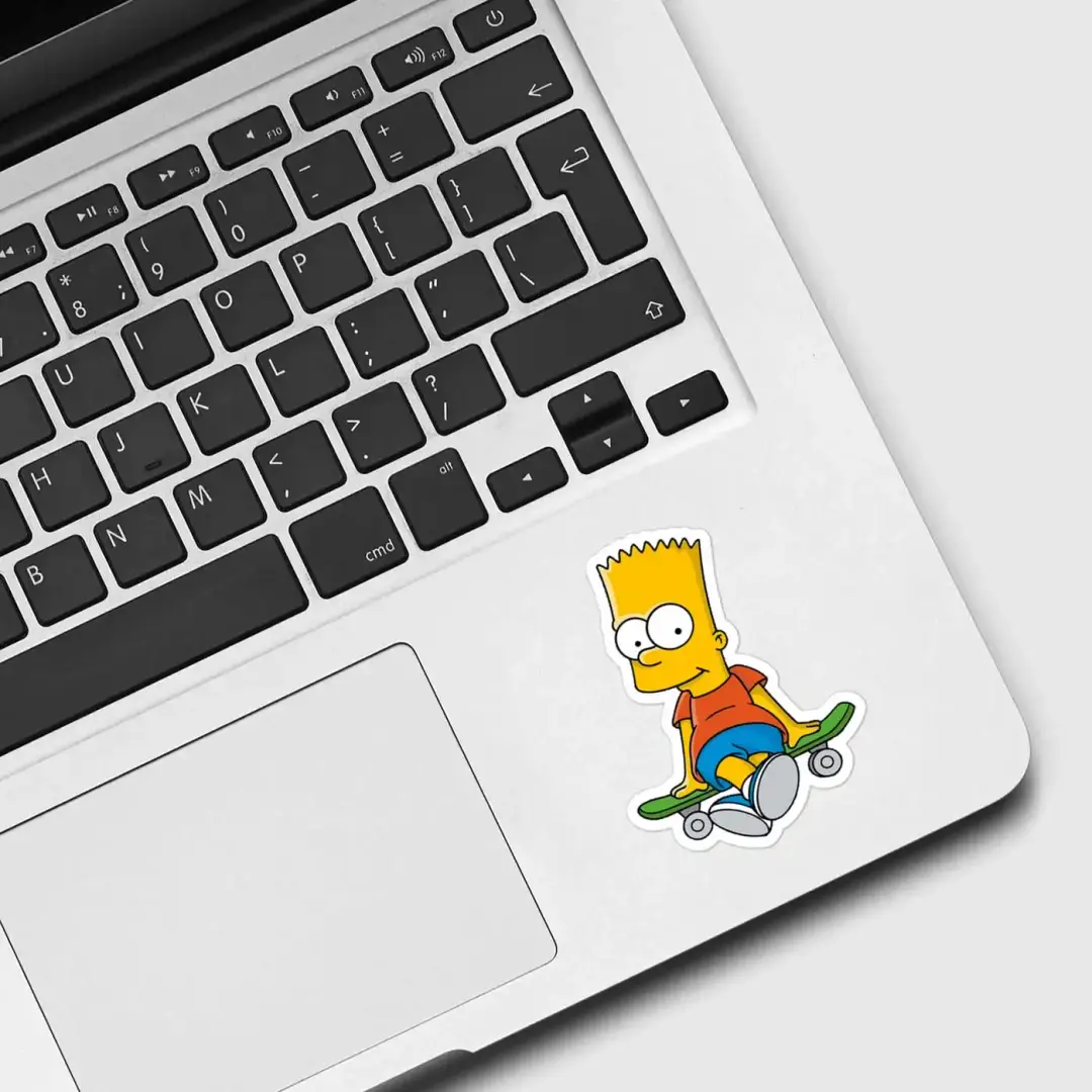 Pegatina de Bart Simpson sentado en un monopatín